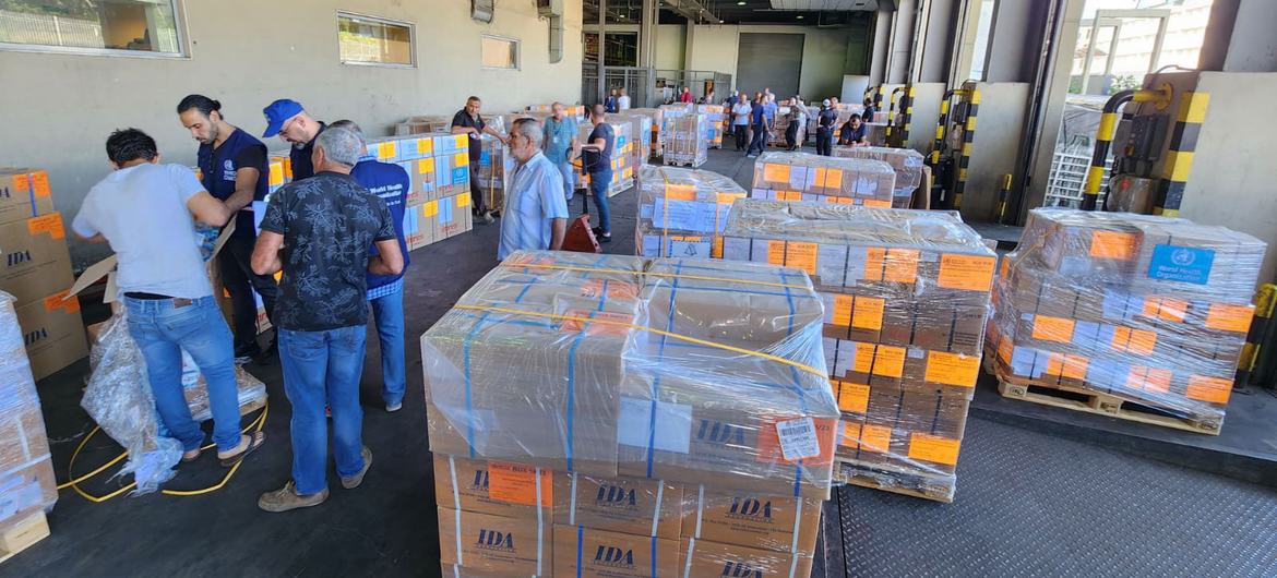 به عنوان بخشی از واکنش اضطراری سازمان جهانی بهداشت به شیوع وبا در لبنان، اولین محموله دارو و کیت های تدارکاتی از مرکز WHO در دبی وارد شد.