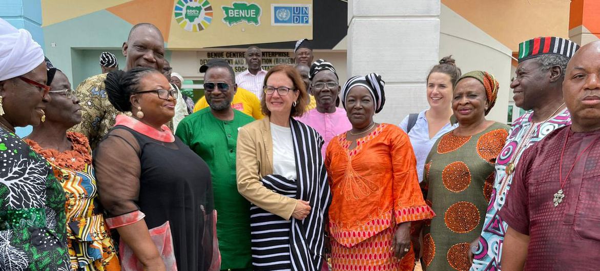 کلودیا مالر، کارشناس مستقل سازمان ملل متحد در مورد برخورداری افراد مسن از تمام حقوق بشر، در سفر اخیر خود به ماکوردی، ایالت بنوی، نیجریه.